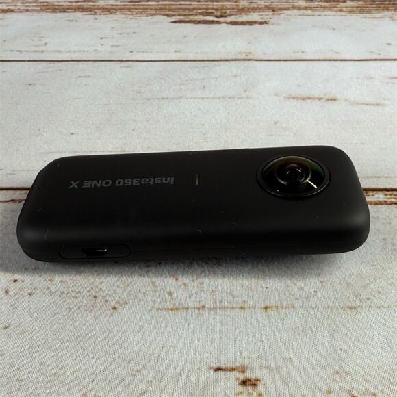 Insta360 ONE X 5.7K 360 Action Camera Black - Stabilized - Picture 3 of 4